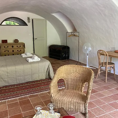 Le Clarou Et D'hotes Bed & Breakfast 3*
