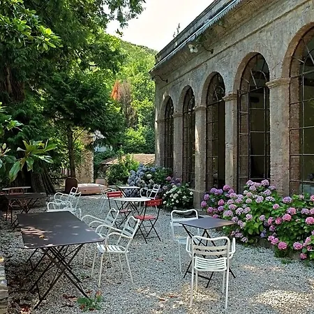 Le Clarou Et D'hotes Bed & Breakfast 3*