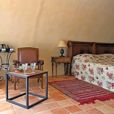 Le Clarou Et D'hotes Bed & Breakfast 3*